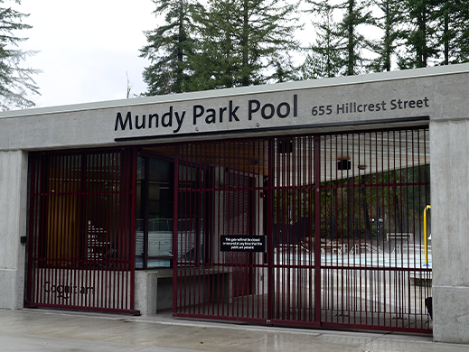 A photo of the outside of Mundy Park Pool