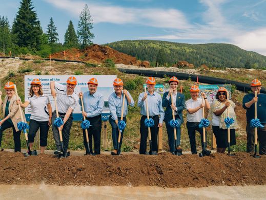 Mayor, Council and Dignitaries stand with shovels in the ground 